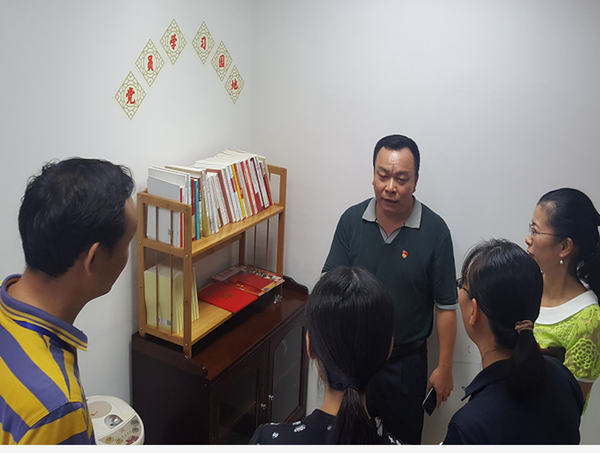 捧读好书，轻嗅墨香——记第九党支部创建党员进建场地活动