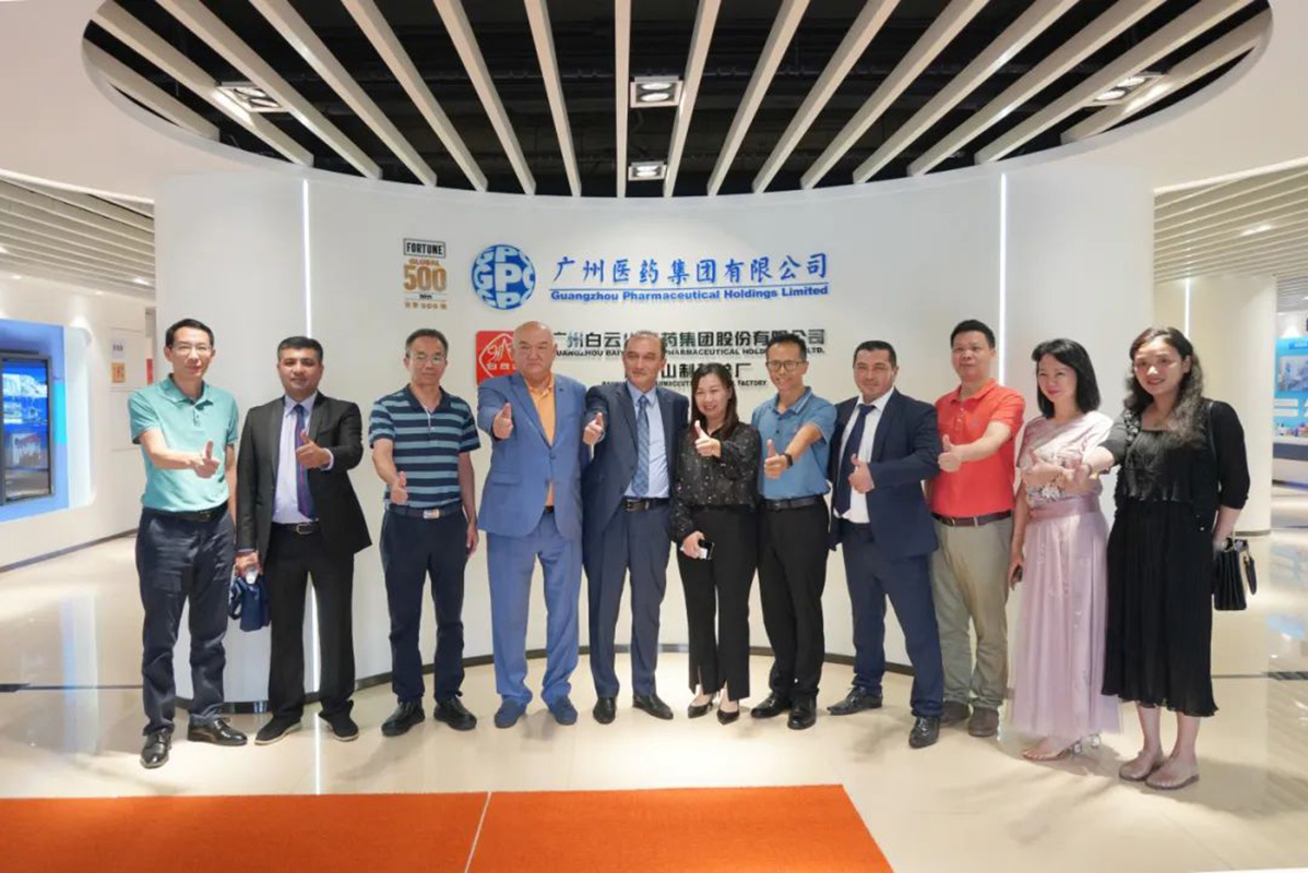 乌兹别克斯坦共和国首都塔什干市卫生和盛行病及公共卫生部部长一行到J9九游国际集团调研互换